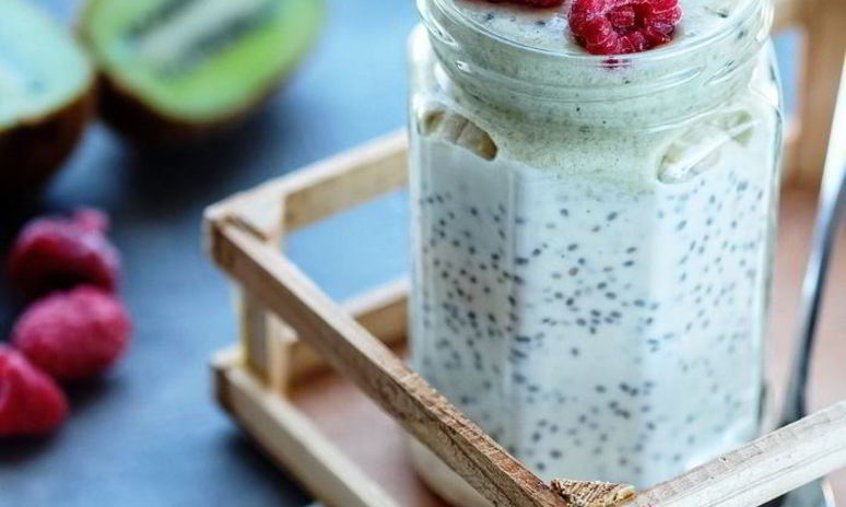 Рецепт чиа-пудинга с киви и малиной