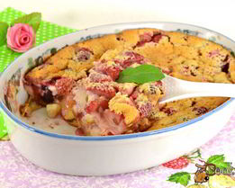 Клафути с черешней и клубникой