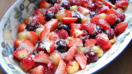 клафути с черешней и клубникой