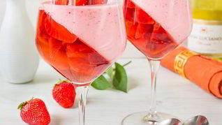 Клубничное желе с шампанским