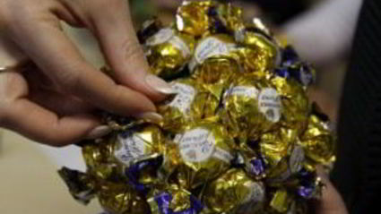 ананас из конфет