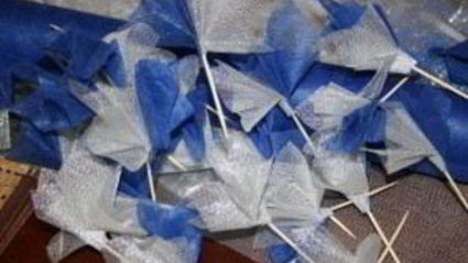 ежик из конфет