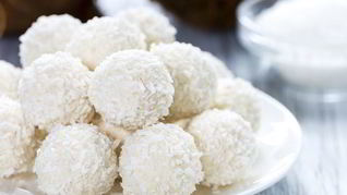 Кокосовые конфеты с миндалем