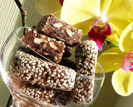 Конфетки из чернослива, грецких орехов и шоколада