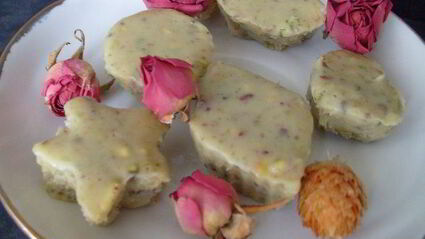 конфеты с белым шоколадом и фисташками