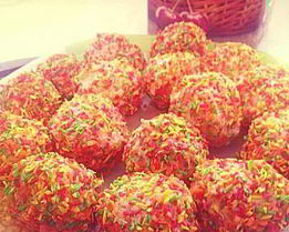 Конфеты с кокосовой стружкой, вафлей и орешком