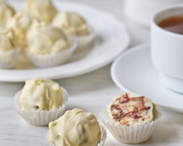 Ореховые конфеты в белом шоколаде