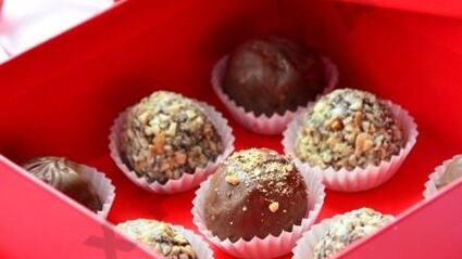 шоколадные конфеты с фундуком