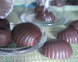 Шоколадные конфеты с нутом и цукатами