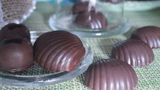 Шоколадные конфеты с нутом и цукатами