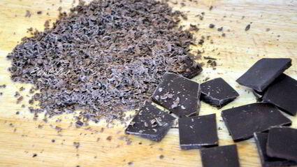 шоколадные конфеты с тыквенным кремом, мандариновым мармеладом и миндалем