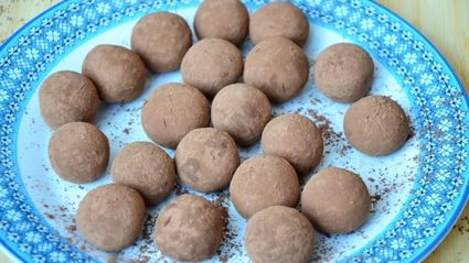 шоколадные конфеты с вишней