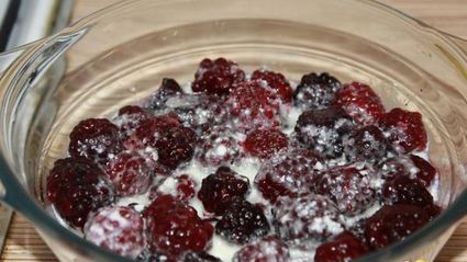 крамбль с ежевикой и кокосовым молоком