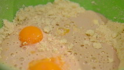 бархатная галета с творожным кремом и ягодами