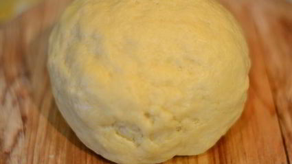 бархатная галета с творожным кремом и ягодами