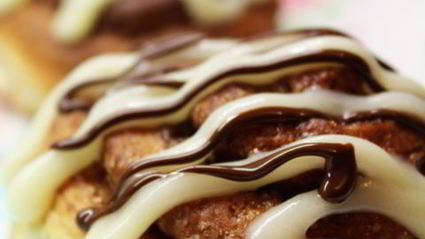 булочки с корицей и сливочным кремом