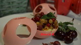 Клубничные шоколадные шары с лимонным кремом