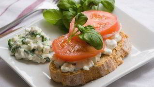 Крем-сыр из рикотты, ветчины и зеленого лука