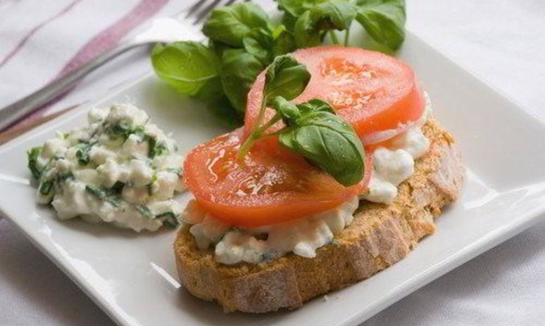 Рецепт крема-сыра из рикотты, ветчины и зеленого лука