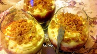 Малиновый десерт с кремом патисьер и штрейзелем