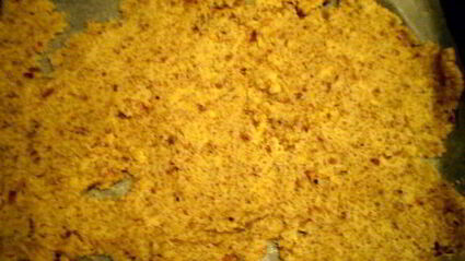 малиновый десерт с кремом патисьер и штрейзелем