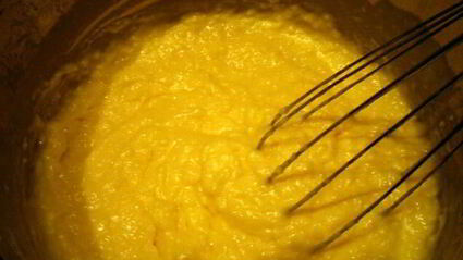 малиновый десерт с кремом патисьер и штрейзелем