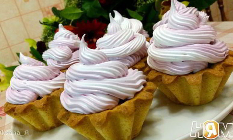 Рецепт песочных корзиночек с творогом и белковым кремом