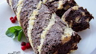 Полосатый рулад с шоколадным кремом