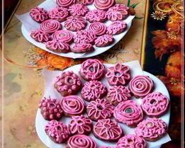 Шоколадное курабье с нежным кремом и морскими камешками