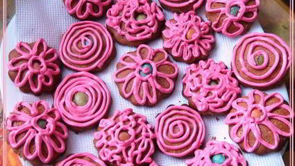 шоколадное курабье с нежным кремом и морскими камешками