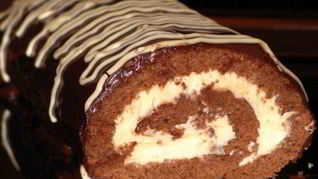 Шоколадный рулет со сливочным кремом по-домашнему