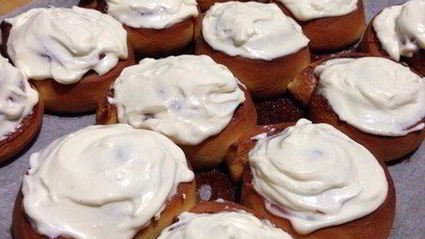 синнабон — булочки с корицей и сливочным кремом сверху