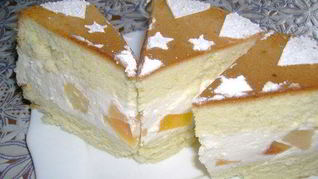 Сладкий бисквит с творожным кремом