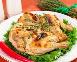 Цыпленок, запеченный под кремом из Филадельфии, тимьяна, перца и чеснока