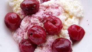 Творожный крем с вишней