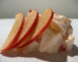 Творожный крем с яблоком и корицей