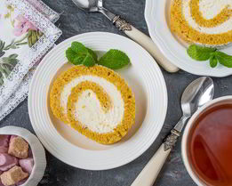 Тыквенный рулет с кремом из сливочного сыра