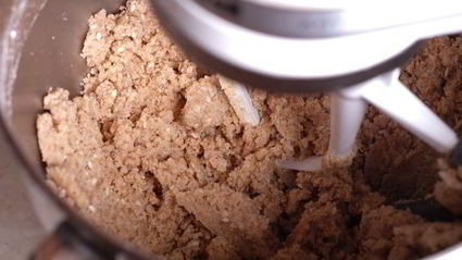 яблочные печенья с отрубями, кунжутом и творожным кремом