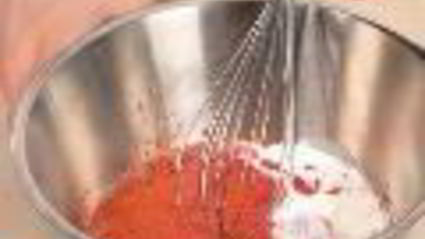 ягоды с творожным кремом и йогуртовым соусом