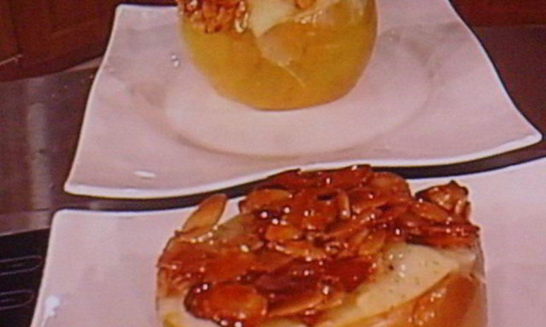 Рецепт заварного крема-пудинга, запеченного в яблоке, под миндальной корочкой