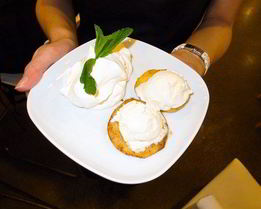 Жареные яблоки с кремом Шантильи