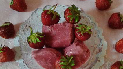 домашнее мороженое из ягод и йогурта