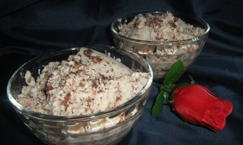 Рецепт имбирно-шоколадного мороженого из йогурта