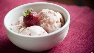 Клубничное мороженое