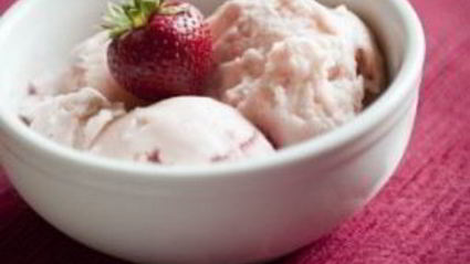 клубничное мороженое