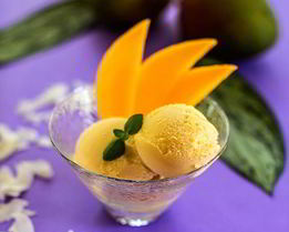 Кокосовое мороженое с манго