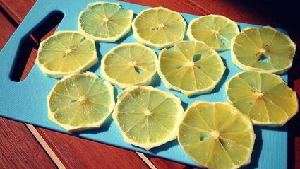 лавандово-лимонноe мягкое итальянское мороженое джелато