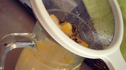 лавандово-лимонноe мягкое итальянское мороженое джелато