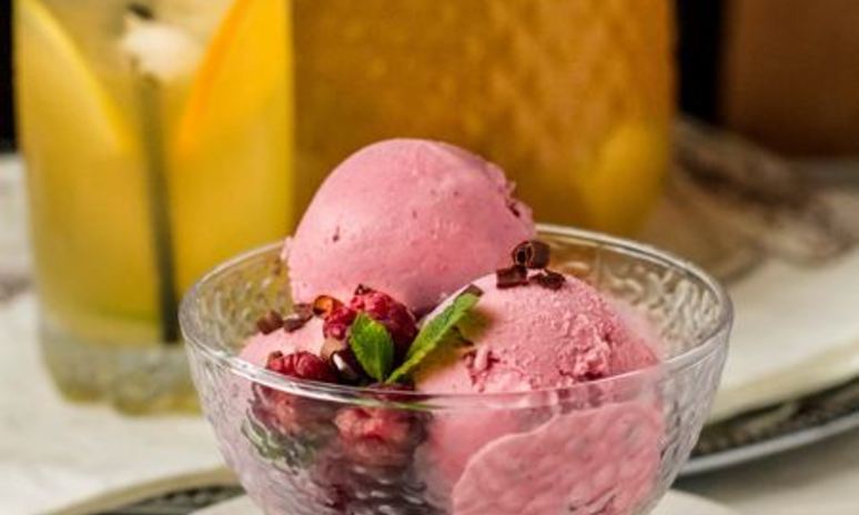 Рецепт малинового мороженого