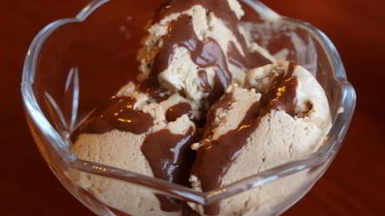 мороженое медово-лимонное с орехами